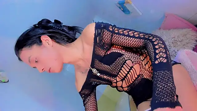 Snapshot of gilbanys_22 chatting on 02-15-25, 08:33 gilbanys 22 online show from 02-15-25, 08:33