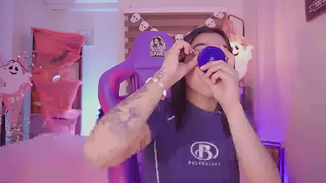 Snapshot of madelyn_rose_ chatting on 10-29-25, 02:47 madelyn rose online show from 10-29-25, 02:47