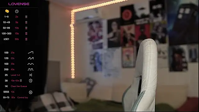 Snapshot of Traharaa chatting on 02-12-26, 01:17 Traharaa online show from 02-12-26, 01:17