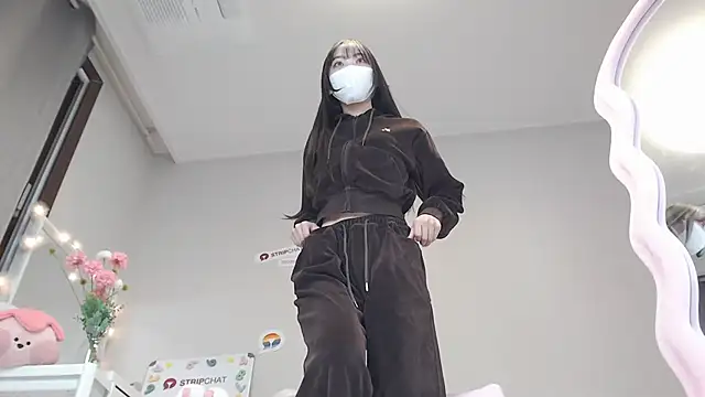 momo room online show from 01-20-25, 01:11