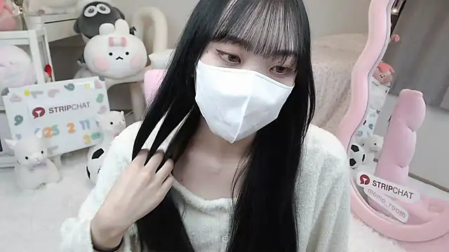 momo room online show from 02-11-25, 10:59