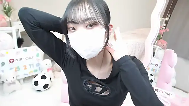 momo room online show from 02-17-25, 10:40