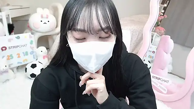 momo room online show from 02-20-25, 10:48