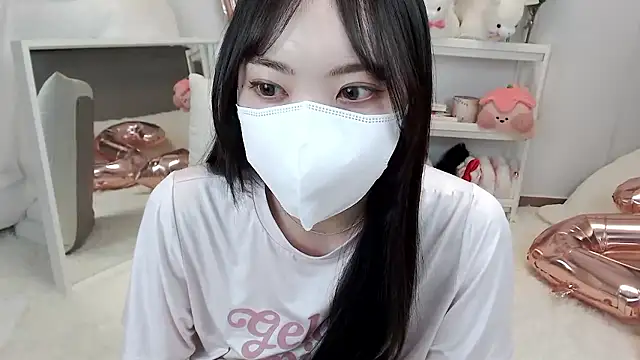 momo room online show from 05-24-26, 11:04