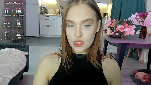 Snapshot of CarolineLovers chatting on 12-08-24, 02:39 CarolineLovers online show from 12-08-24, 02:39