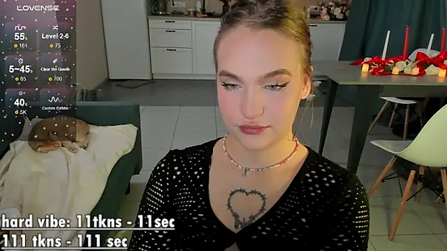 Snapshot of CarolineLovers chatting on 12-21-24, 03:47 CarolineLovers online show from 12-21-24, 03:47