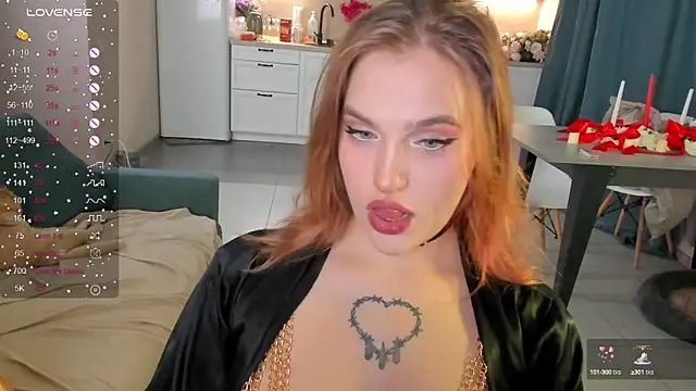 Snapshot of CarolineLovers chatting on 12-25-24, 11:53 CarolineLovers online show from 12-25-24, 11:53