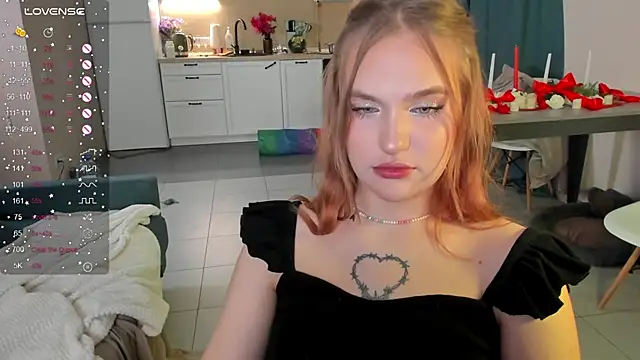 Snapshot of CarolineLovers chatting on 12-27-24, 03:20 CarolineLovers online show from 12-27-24, 03:20