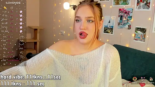 Snapshot of CarolineLovers chatting on 01-07-25, 03:46 CarolineLovers online show from 01-07-25, 03:46