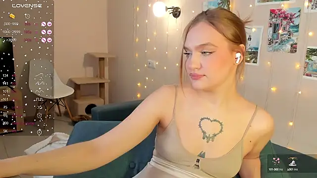 Snapshot of CarolineLovers chatting on 01-13-25, 06:16 CarolineLovers online show from 01-13-25, 06:16