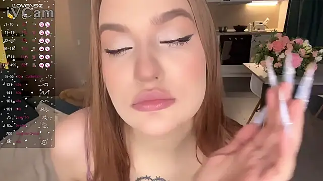 Snapshot of CarolineLovers chatting on 02-11-25, 11:01 CarolineLovers online show from 02-11-25, 11:01