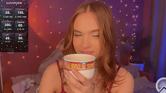 Snapshot of CarolineLovers chatting on 03-01-25, 02:04 CarolineLovers online show from 03-01-25, 02:04