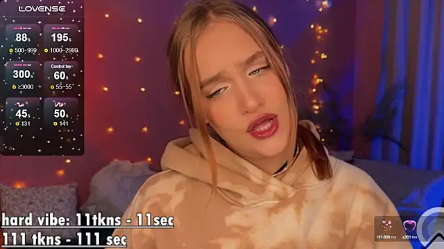 Snapshot of CarolineLovers chatting on 03-10-25, 11:16 CarolineLovers online show from 03-10-25, 11:16