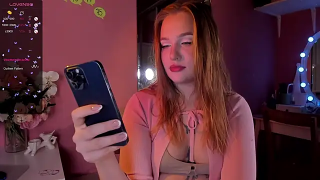 Snapshot of CarolineLovers chatting on 09-18-25, 08:11 CarolineLovers online show from 09-18-25, 08:11