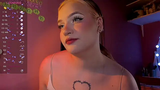 Snapshot of CarolineLovers chatting on 09-27-25, 08:03 CarolineLovers online show from 09-27-25, 08:03