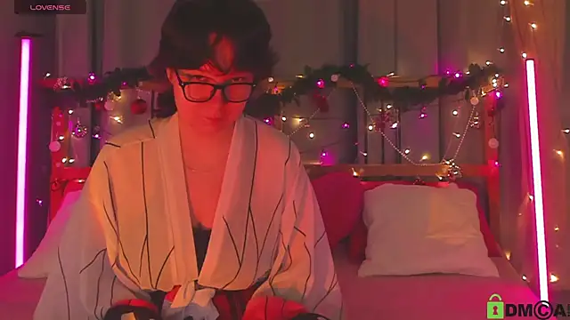 Snapshot of dreamgirllovee chatting on 12-28-24, 01:29 dreamgirllovee online show from 12-28-24, 01:29