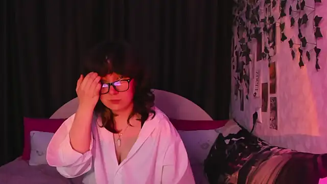 Snapshot of dreamgirllovee chatting on 09-13-25, 01:27 dreamgirllovee online show from 09-13-25, 01:27