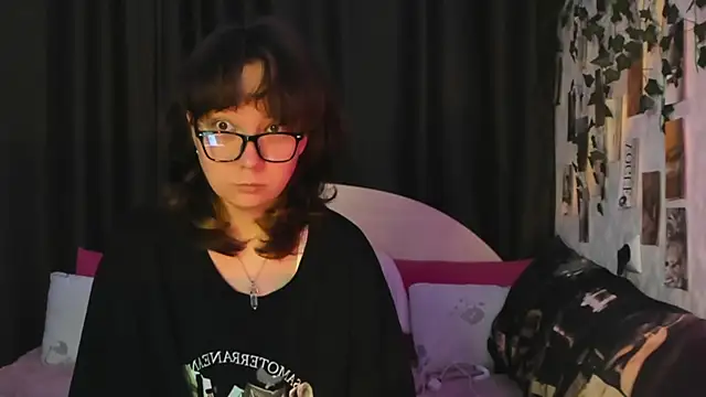 Snapshot of dreamgirllovee chatting on 09-19-25, 04:14 dreamgirllovee online show from 09-19-25, 04:14