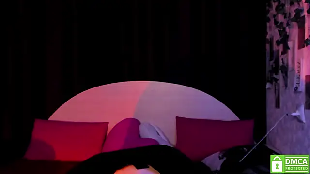 Snapshot of dreamgirllovee chatting on 10-13-25, 09:04 dreamgirllovee online show from 10-13-25, 09:04