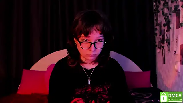 Snapshot of dreamgirllovee chatting on 10-15-25, 09:15 dreamgirllovee online show from 10-15-25, 09:15