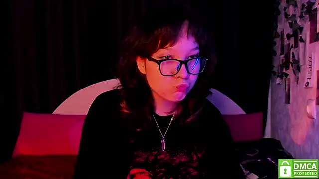 Snapshot of dreamgirllovee chatting on 10-22-25, 10:09 dreamgirllovee online show from 10-22-25, 10:09