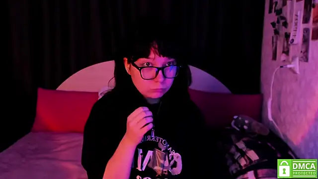 Snapshot of dreamgirllovee chatting on 12-19-25, 01:12 dreamgirllovee online show from 12-19-25, 01:12