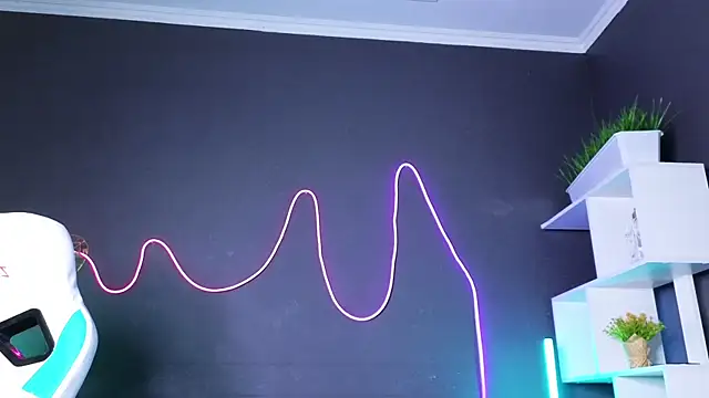 Snapshot of LitaBrom chatting on 12-14-24, 04:23 LitaBrom online show from 12-14-24, 04:23