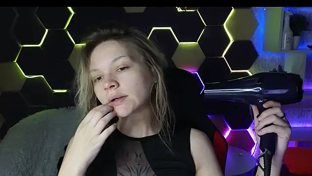 Snapshot of LitaBrom chatting on 02-03-25, 01:09 LitaBrom online show from 02-03-25, 01:09