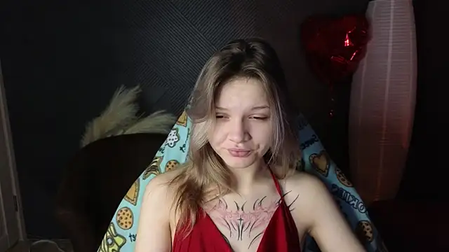 Snapshot of LitaBrom chatting on 03-06-25, 01:05 LitaBrom online show from 03-06-25, 01:05