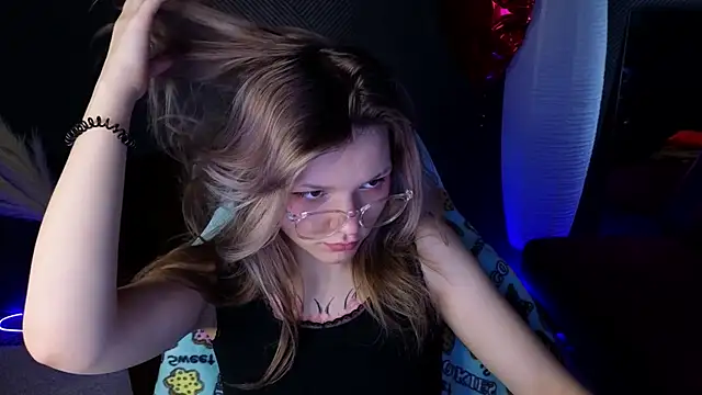 Snapshot of LitaBrom chatting on 03-15-25, 04:13 LitaBrom online show from 03-15-25, 04:13