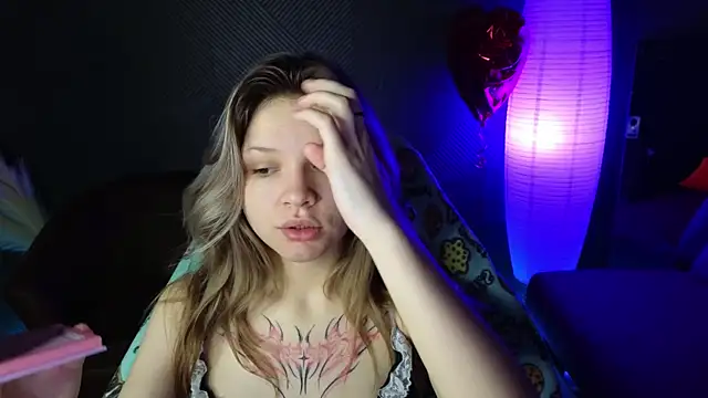 Snapshot of LitaBrom chatting on 03-20-25, 12:51 LitaBrom online show from 03-20-25, 12:51