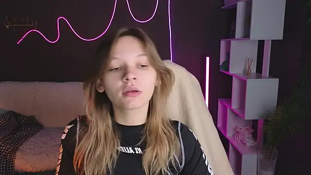 Snapshot of LitaBrom chatting on 10-10-25, 08:13 LitaBrom online show from 10-10-25, 08:13