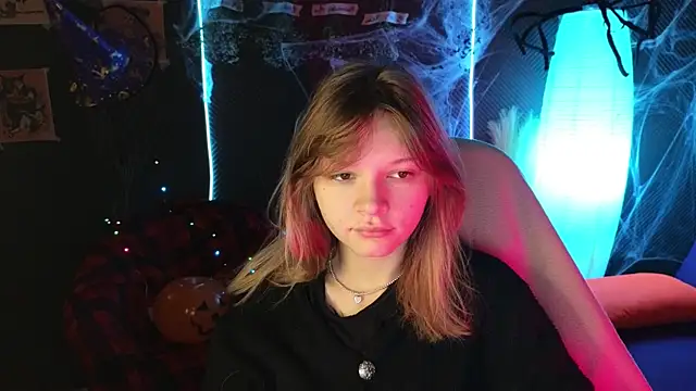 Snapshot of LitaBrom chatting on 10-23-25, 01:38 LitaBrom online show from 10-23-25, 01:38