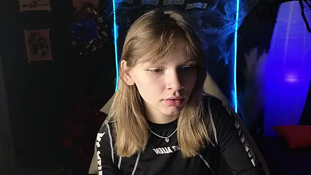 Snapshot of LitaBrom chatting on 10-26-25, 02:06 LitaBrom online show from 10-26-25, 02:06