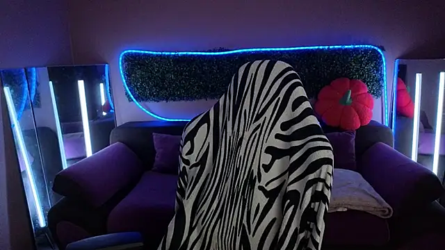 Snapshot of LitaBrom chatting on 11-19-25, 08:58 LitaBrom online show from 11-19-25, 08:58