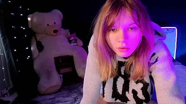 Snapshot of LitaBrom chatting on 11-20-25, 02:01 LitaBrom online show from 11-20-25, 02:01