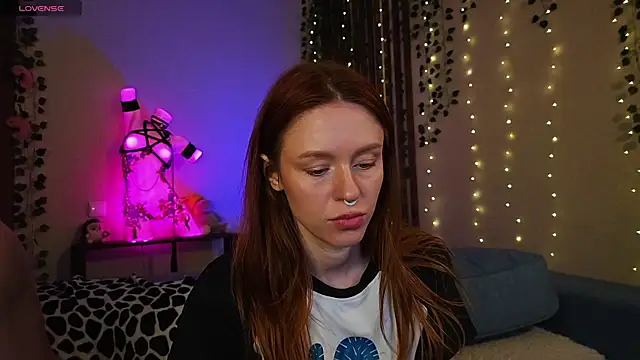 Snapshot of _SweetFox_ chatting on 11-16-25, 01:00 SweetFox online show from 11-16-25, 01:00