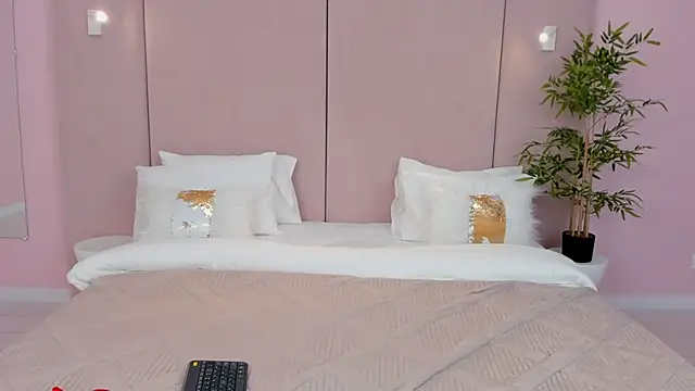 Snapshot of CamillaLarson chatting on 01-28-25, 10:45 CamillaLarson online show from 01-28-25, 10:45