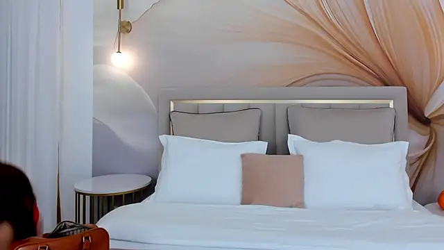 Snapshot of CamillaLarson chatting on 10-15-25, 03:06 CamillaLarson online show from 10-15-25, 03:06