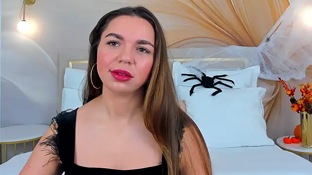 Snapshot of CamillaLarson chatting on 10-21-25, 03:07 CamillaLarson online show from 10-21-25, 03:07