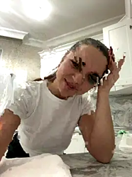 Snapshot of CamillaLarson chatting on 12-05-25, 08:49 CamillaLarson online show from 12-05-25, 08:49