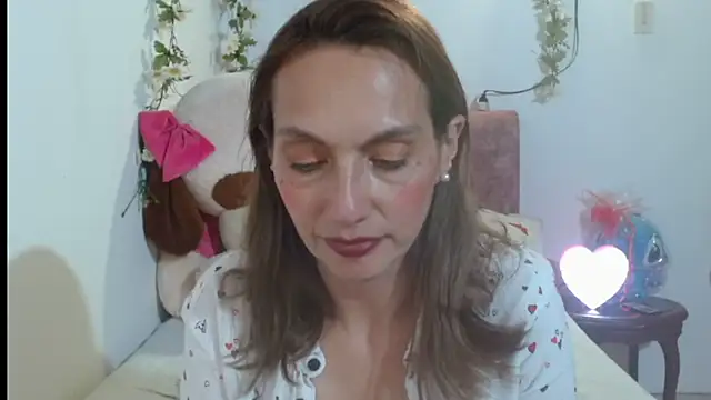 italagomez  online show from 09-10-25, 12:32