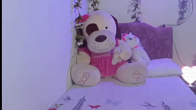 italagomez  online show from 09-17-25, 09:27