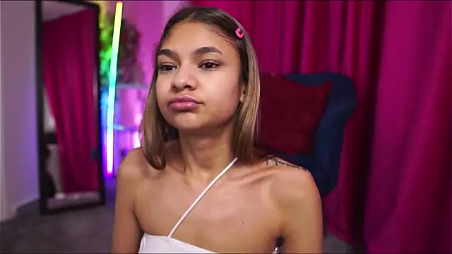 Snapshot of AshaYuva chatting on 01-11-25, 09:04 AshaYuva online show from 01-11-25, 09:04