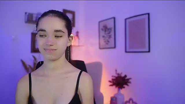 Snapshot of Gia_Paige18 chatting on 11-13-25, 03:33 Gia Paige18 online show from 11-13-25, 03:33