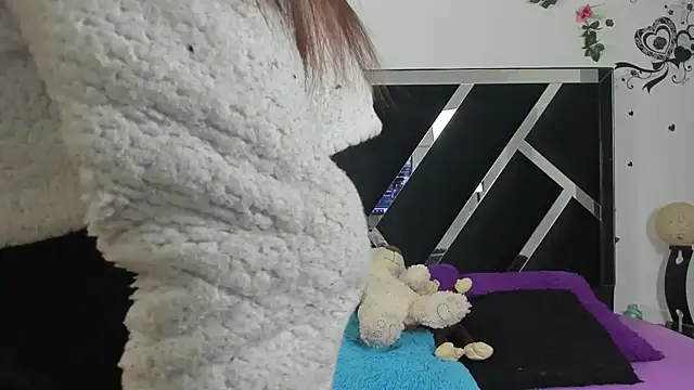 Snapshot of 1lovelygirls chatting on 01-24-25, 11:48 1lovelygirls online show from 01-24-25, 11:48