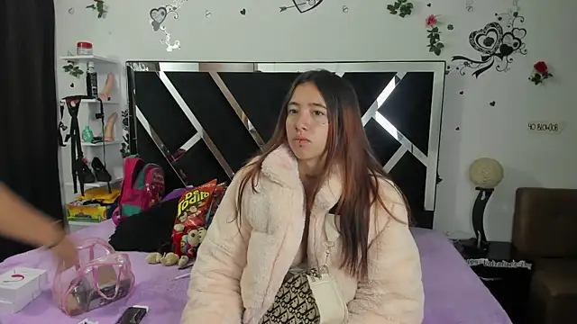 Snapshot of 1lovelygirls chatting on 01-25-25, 11:55 1lovelygirls online show from 01-25-25, 11:55