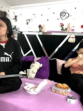 Snapshot of 1lovelygirls chatting on 10-06-25, 12:13 1lovelygirls online show from 10-06-25, 12:13