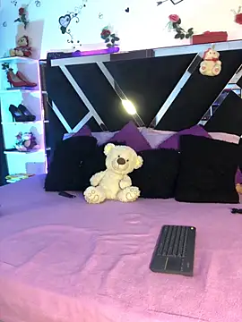 Snapshot of 1lovelygirls chatting on 11-10-25, 12:15 1lovelygirls online show from 11-10-25, 12:15