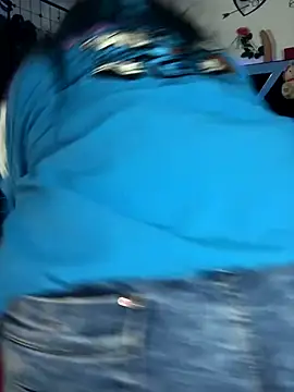 Snapshot of 1lovelygirls chatting on 11-18-25, 12:20 1lovelygirls online show from 11-18-25, 12:20